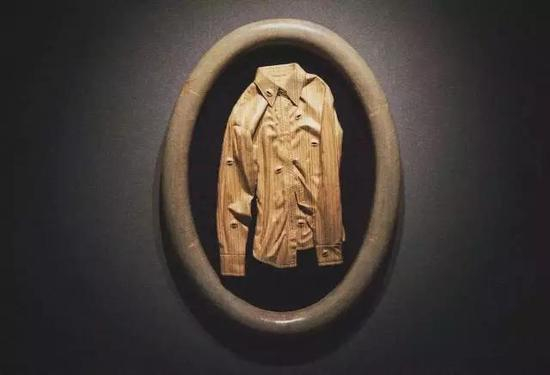 《关于他的一切》90×70×14cm 木 2015年