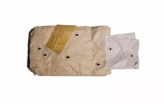 《远方的来信》 35×15×5cm&nbsp; 木、玻璃&nbsp; 2011年