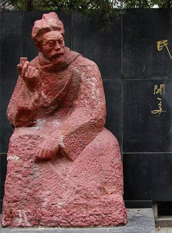 《闻一多像》（局部）