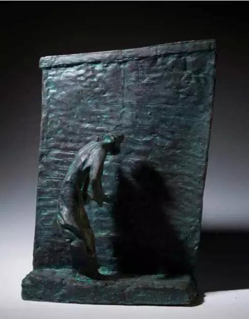 《阿炳立像》 铸铜 高200cm 1999年 　　置于惠山阿炳墓前