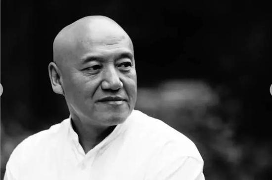 郑艺 著名艺术家 清华大学美术学院教授、博士生导师&nbsp; 清华大学美术学院党委副书记