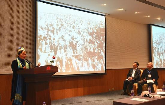 敦煌研究院研究员毛铭做了题为《撒马尔罕古城大使厅壁画上的八国使臣与职贡图比较》