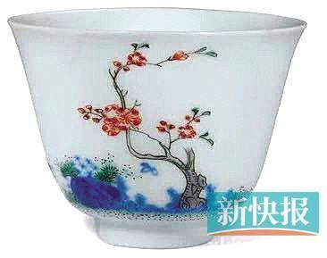 清康熙 五彩“杏花”花神杯 双圈六字楷书款 直径6.6厘米