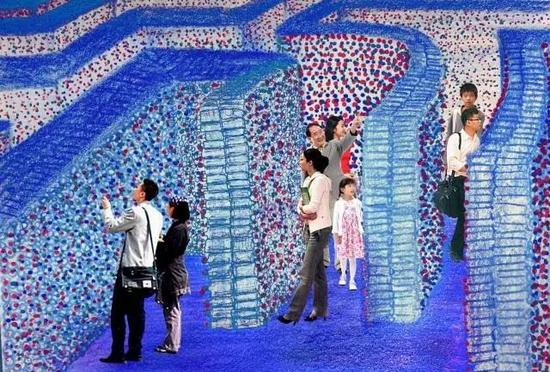 《回收的塑料瓶迷宫大地艺术计划》