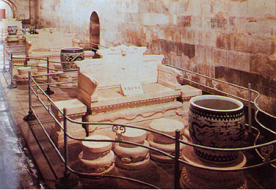 明神宗地宫中殿龙缸放置位置实景