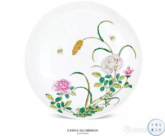 清雍正&nbsp;粉彩牡丹蜜蜂纹盘&nbsp;口径 D 20.2 cm