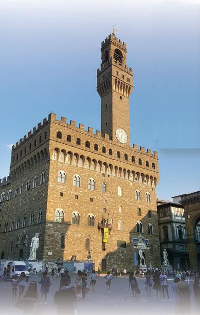 由于保护严格，佛罗伦萨古城区保存完好，吸引大量游客。人民日报记者 韩硕 摄