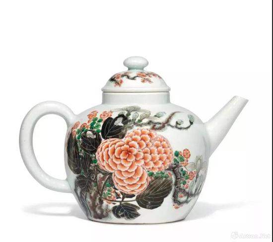 清雍正 五彩玉堂富贵图诗文茶壶 双圈六字楷书款 宽 26.7 cm。