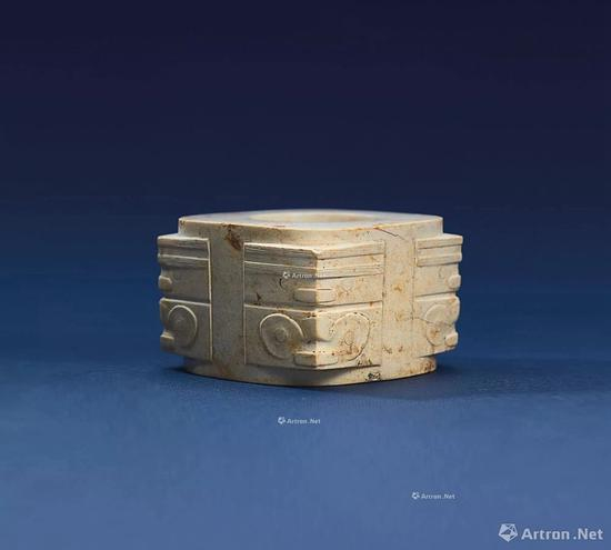 NO.34 良渚文化晚期 约公元前3000-2500年 玉神人兽面纹棕