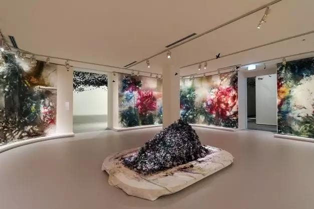 《花瞬一、二》，2019，维多利亚州国立美术馆摄影：Tobias Titz