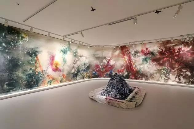 《花瞬一、二》，2019，维多利亚州国立美术馆　摄影：Tobias Titz
