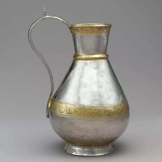 八世纪拜占庭鎏金银壶，大都会博物馆藏品 © The Metropolitan Museum of Art。