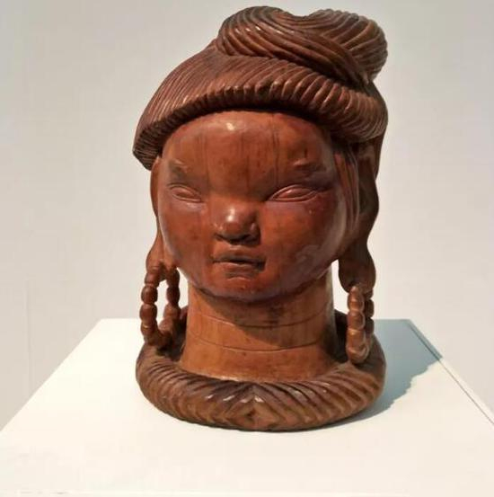 田世信&nbsp; 侗女系列之一&nbsp; 柏木&nbsp; 30×35×45厘米&nbsp; 1981