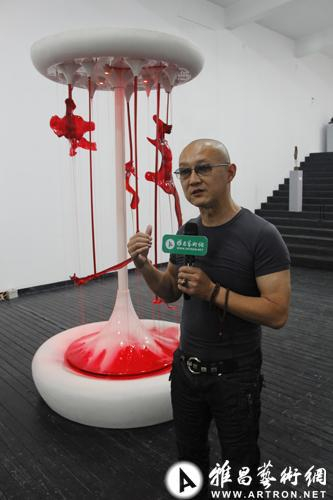 策展人唐尧介绍UNMASK的《血拼》