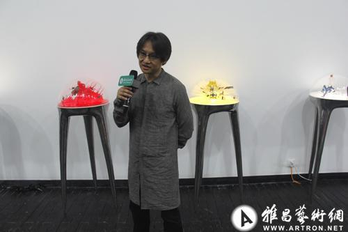 策展人吴洪亮介绍UNMASK的《无影者》