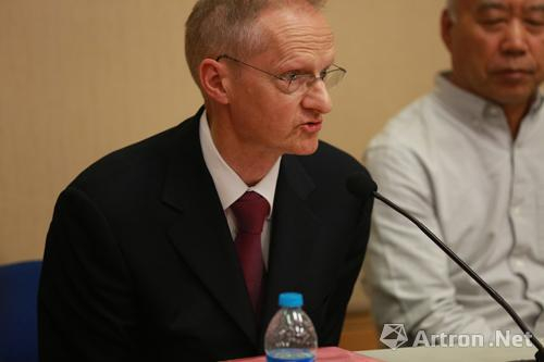 《中国视角》—中国社会研究服务公司董事长白鹄先生宣读了洛桑市长的贺信