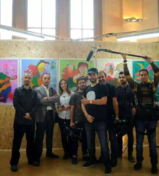 张天志在法国接受媒体采访