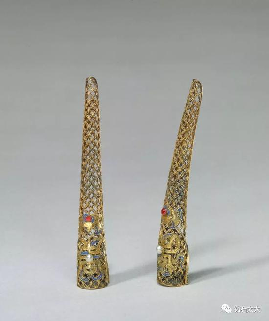 银鎏金累丝嵌珠石指甲套&nbsp;清，故宫博物院藏品