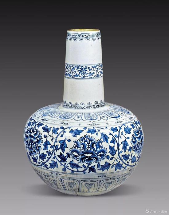 越南大和八年（1450年）青花牡丹唐草纹天球瓶 高54.9厘米 土耳其托普卡比宫馆藏