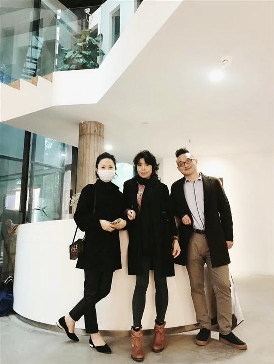 左起：出品人彤晖、艺术总监黄佳、策展人李海洋