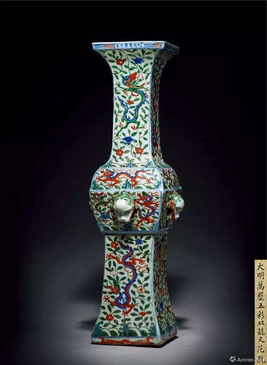 Lot329 明万历 青花五彩龙纹四方铺首花觚 “ 大明万历年制” 款 H：75.5cm