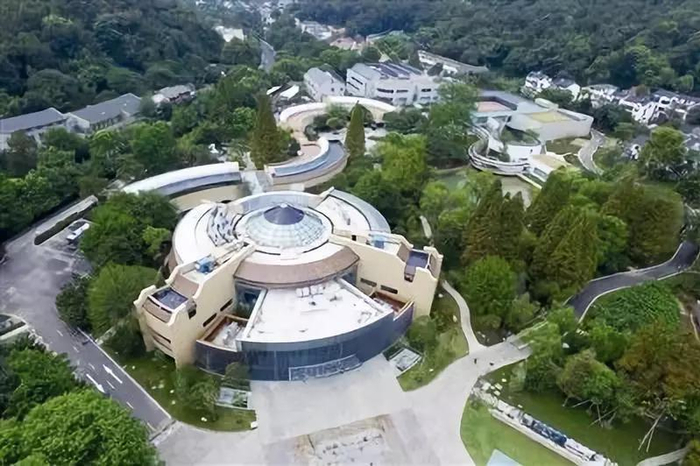 头条注：2017年3月到11月，中国丝绸博物馆夜场正式开放，每周五、周六晚上开放到21点。