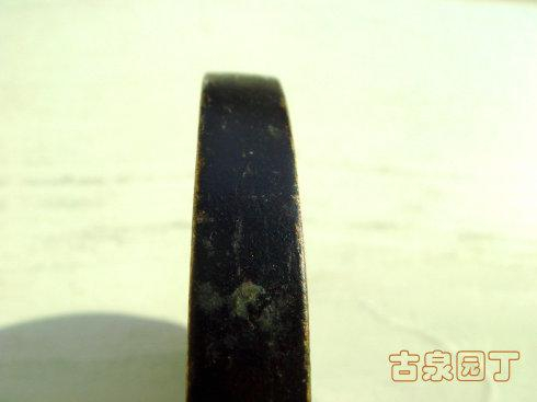 很厚，有明显的拔模斜度。