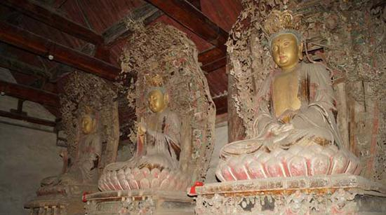 七佛殿殿内正面 “三身佛”