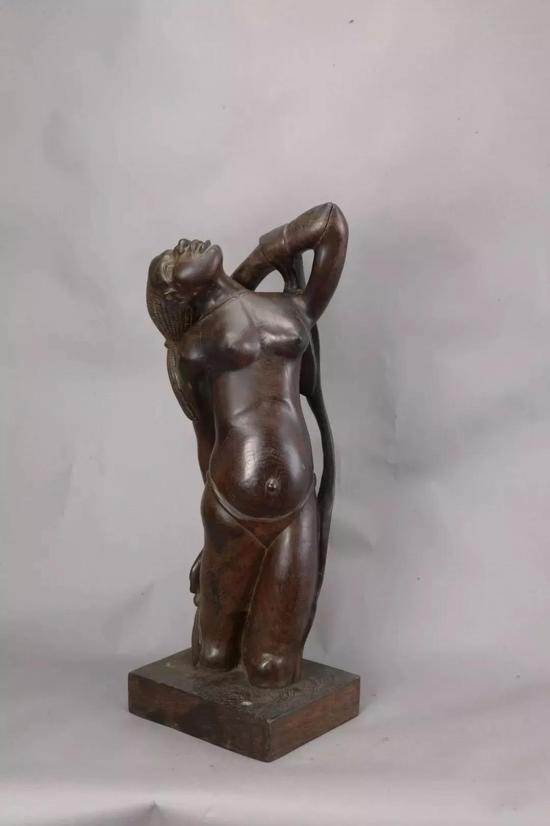 沐浴女 佚名[刚果（金）]&nbsp; &nbsp;年代不详&nbsp; 84×31.7×26.2cm