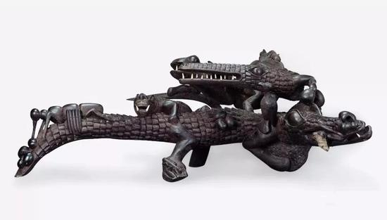 鳄鱼 威纳斯（坦桑尼亚）2002年&nbsp; 37×107.5×84cm