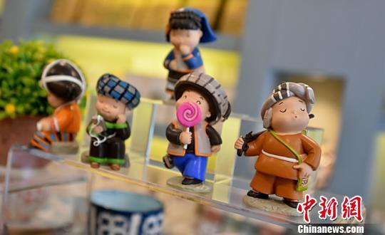 特色文化产品展示。　李安生　摄