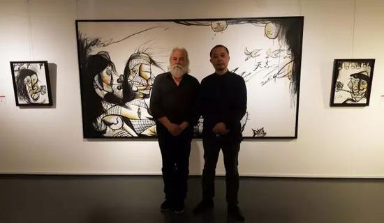 法国界外艺术双年展组委会主席达勒维与张天志