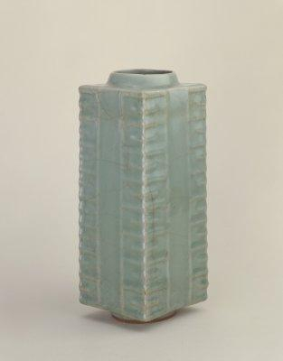 宋龙泉窑青釉琮式瓶，北京故宫