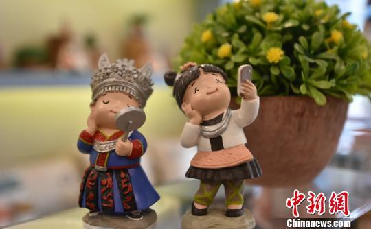 特色文化产品展示。　李安生 摄
