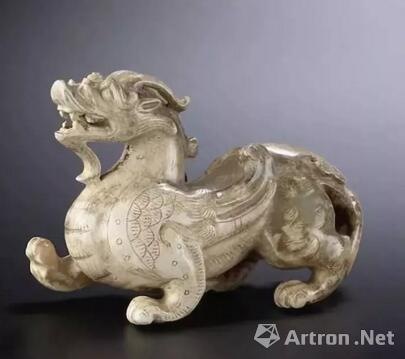 汉或以后 青玉雕辟邪 长8.7cm 成交价： 21，960，000 HKD