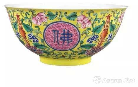 粉彩“佛日常明”纹碗 清 乾隆