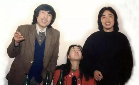 1987年，刘永年与好友张天志以及他的女友聚会留念