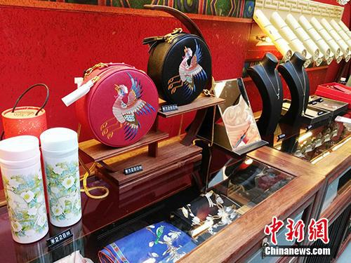 故宫快闪店两天卖断货 文创产品如何吸引年轻人_手机新浪网