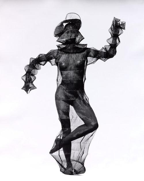 欧文佩恩为三宅一生时装拍摄的照片