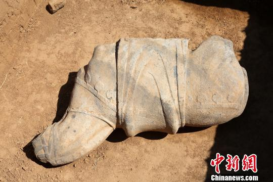 元陵神道东侧石马。陕西省考古研究院