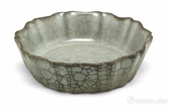 宋 官窑十棱葵瓣洗