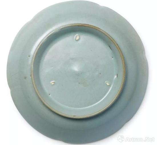 北宋汝窑天青釉葵花洗 　成交价 HKD 207，860，000 　　香港苏富比 2012.4.4