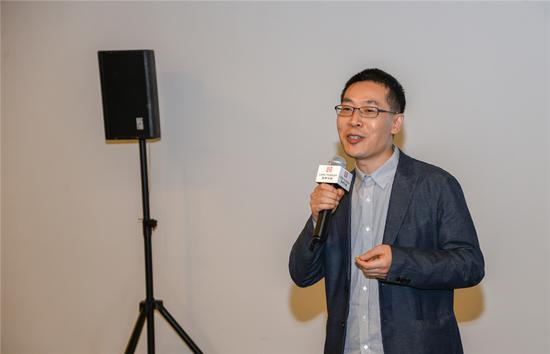 开幕式现场艺术家漆澜致辞