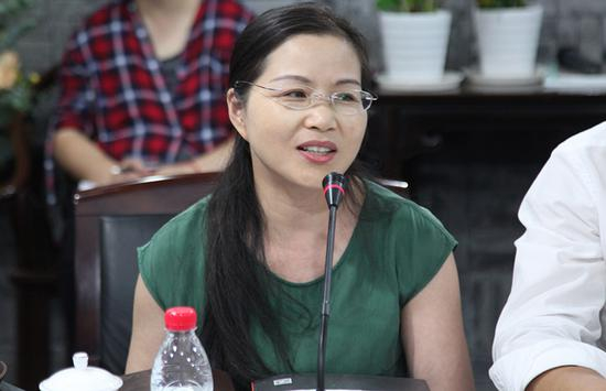 宁波大学潘天寿艺术设计学院副院长狄智奋教授发言