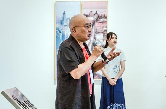 艺术家代表黄阿忠先生致辞
