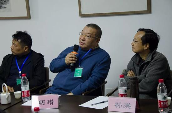 参展画家明瓒先生发言