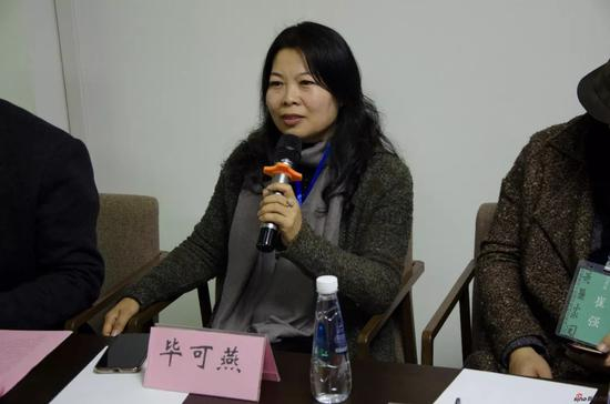 参展画家毕可燕女士发言