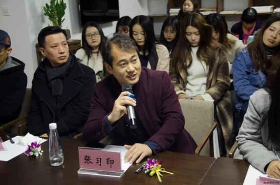 嘉宾画家张习印先生发言