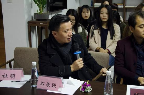 嘉宾画家石荣强先生发言