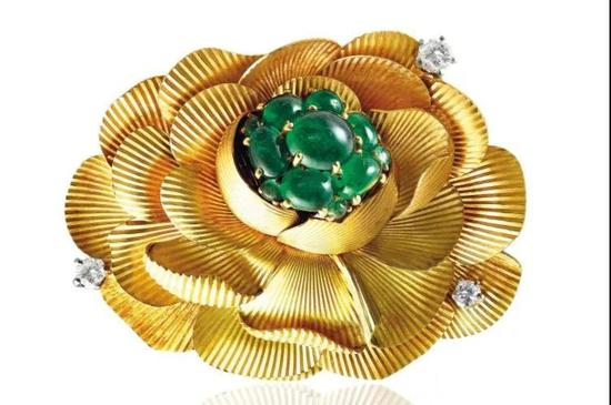 祖母绿及钻石胸针 　　约1940年代 　　Cartier设计